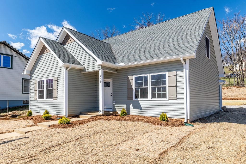 1001 STUART ST, STAUNTON, Virginia 24401, 3 Bedrooms Bedrooms, ,2 BathroomsBathrooms,Residential,1001 STUART ST,660970 MLS # 660970