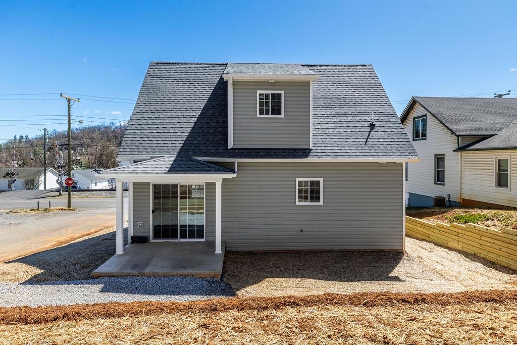 1001 STUART ST, STAUNTON, Virginia 24401, 3 Bedrooms Bedrooms, ,2 BathroomsBathrooms,Residential,1001 STUART ST,660970 MLS # 660970