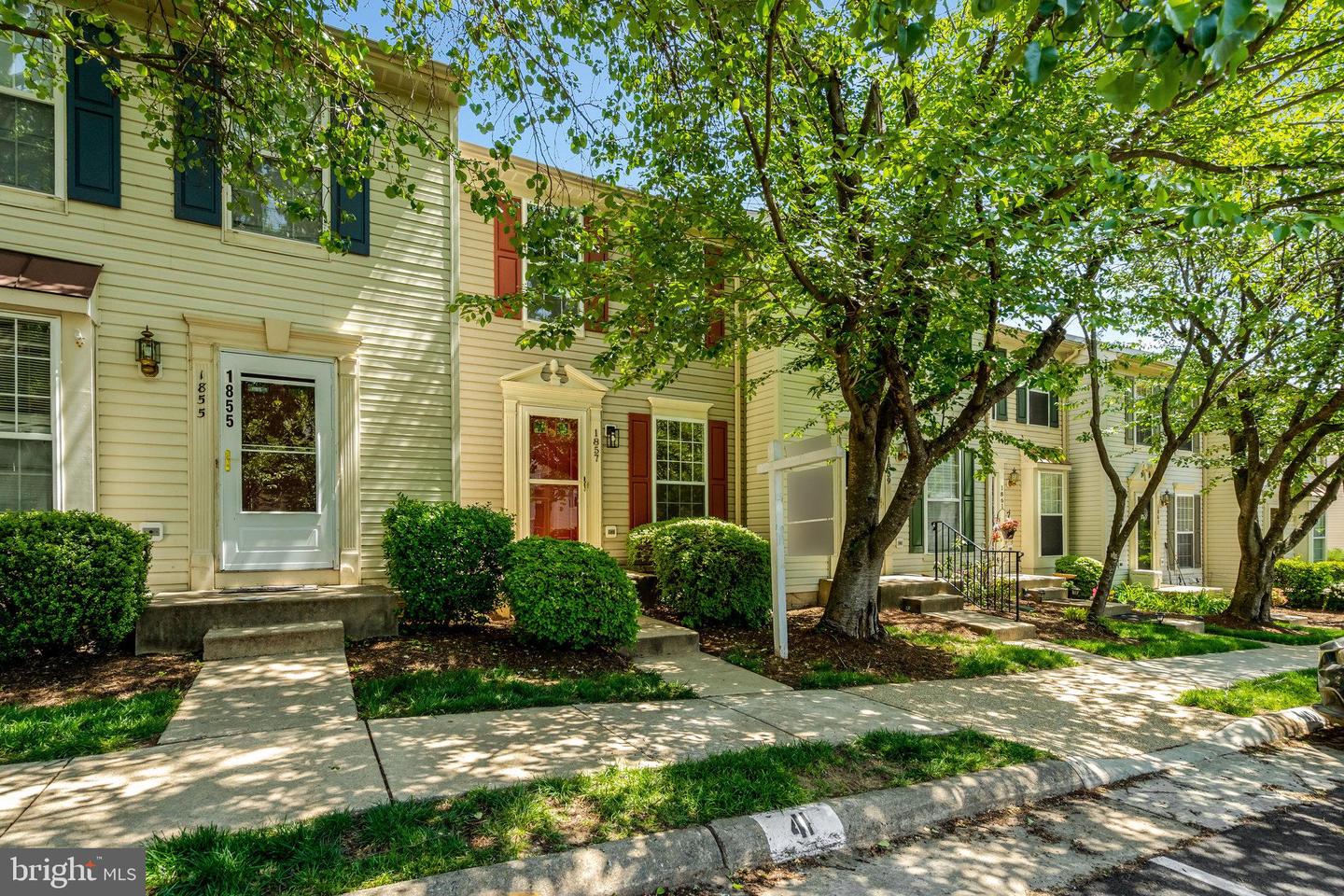 1857 TIGER LILY CIR, WOODBRIDGE, Virginia 22192, 2 Bedrooms Bedrooms, ,2 BathroomsBathrooms,Residential,For sale,1857 TIGER LILY CIR,VAPW2090152 MLS # VAPW2090152