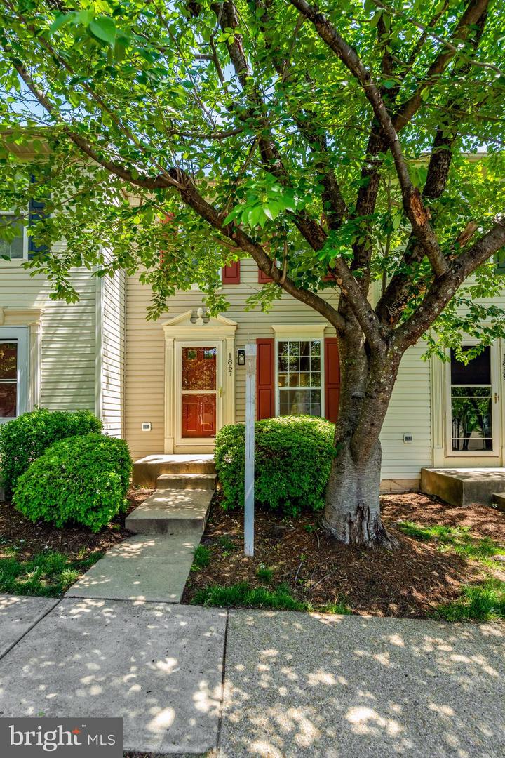 1857 TIGER LILY CIR, WOODBRIDGE, Virginia 22192, 2 Bedrooms Bedrooms, ,2 BathroomsBathrooms,Residential,For sale,1857 TIGER LILY CIR,VAPW2090152 MLS # VAPW2090152