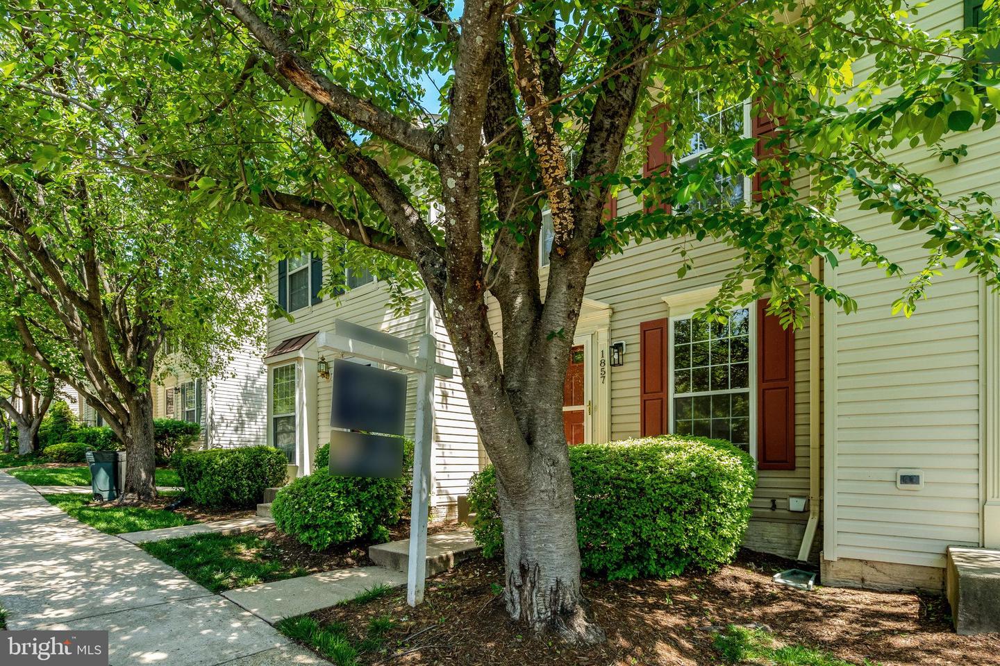 1857 TIGER LILY CIR, WOODBRIDGE, Virginia 22192, 2 Bedrooms Bedrooms, ,2 BathroomsBathrooms,Residential,For sale,1857 TIGER LILY CIR,VAPW2090152 MLS # VAPW2090152