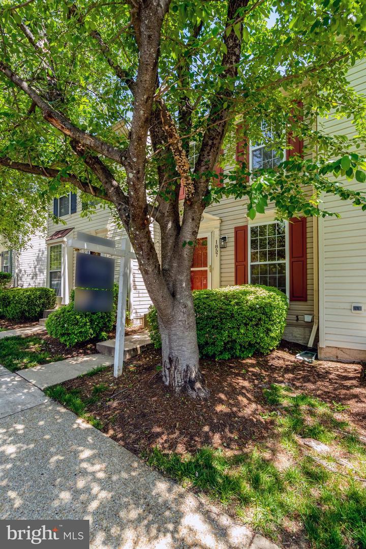 1857 TIGER LILY CIR, WOODBRIDGE, Virginia 22192, 2 Bedrooms Bedrooms, ,2 BathroomsBathrooms,Residential,For sale,1857 TIGER LILY CIR,VAPW2090152 MLS # VAPW2090152