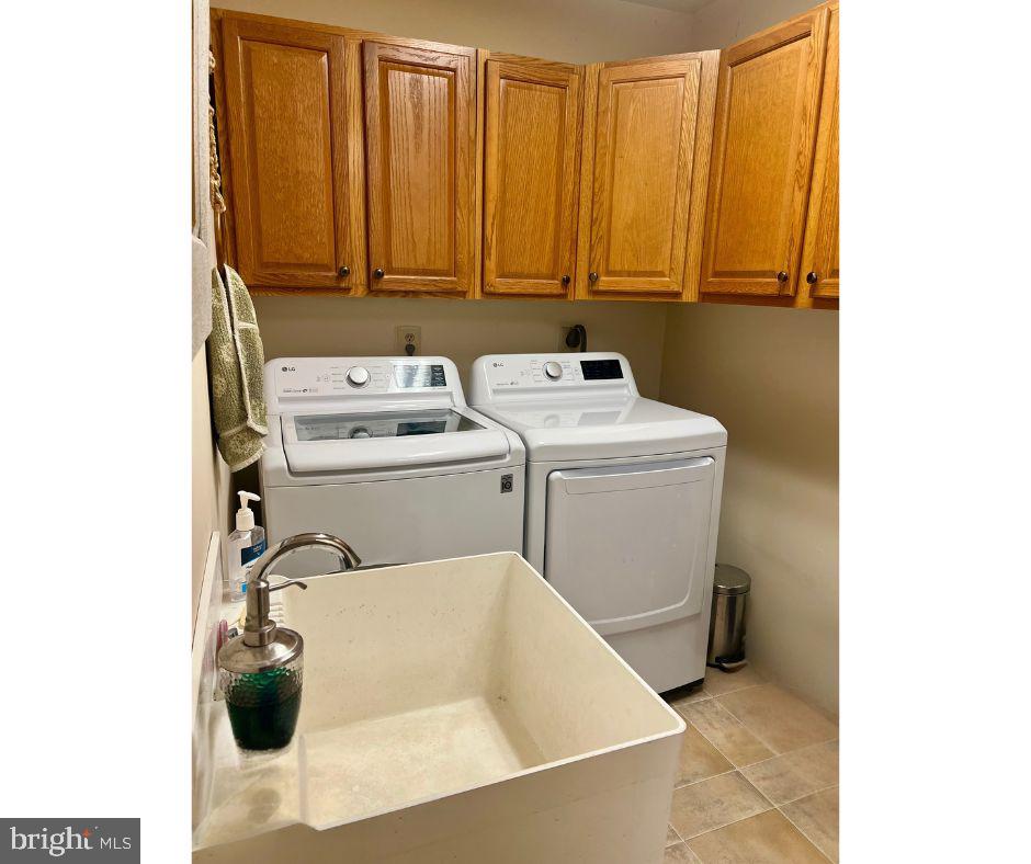 11291 SPYGLASS COVE LN, RESTON, Virginia 20191, 4 Bedrooms Bedrooms, 15 Rooms Rooms,3 BathroomsBathrooms,Residential,For sale,11291 SPYGLASS COVE LN,VAFX2231502 MLS # VAFX2231502