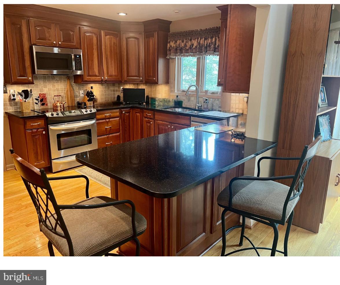11291 SPYGLASS COVE LN, RESTON, Virginia 20191, 4 Bedrooms Bedrooms, 15 Rooms Rooms,3 BathroomsBathrooms,Residential,For sale,11291 SPYGLASS COVE LN,VAFX2231502 MLS # VAFX2231502