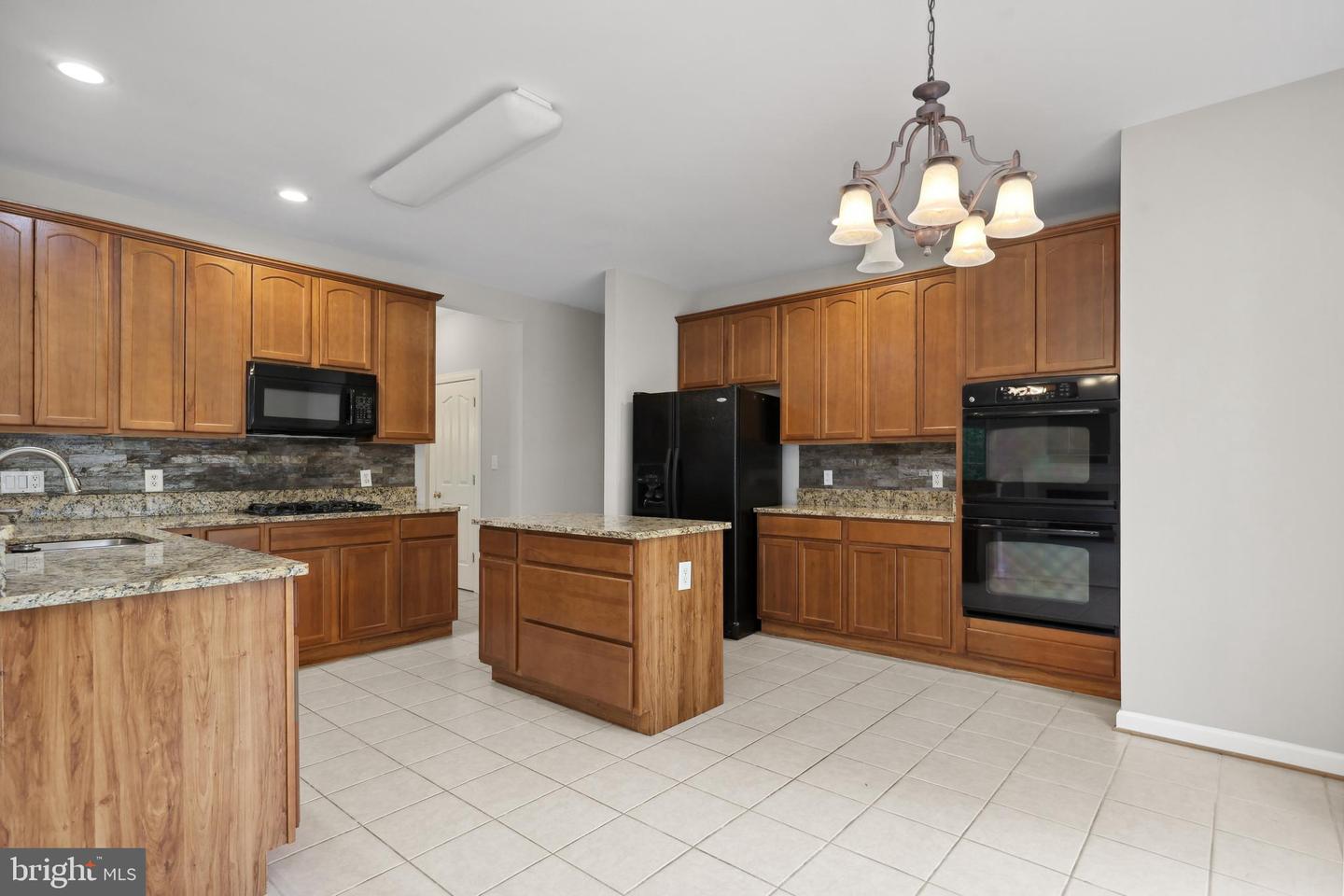 63 TOWN AND COUNTRY DR, FREDERICKSBURG, Virginia 22405, 4 Bedrooms Bedrooms, ,3 BathroomsBathrooms,Residential,For sale,63 TOWN AND COUNTRY DR,VAST2037610 MLS # VAST2037610