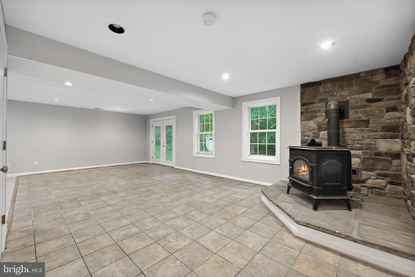 63 TOWN AND COUNTRY DR, FREDERICKSBURG, Virginia 22405, 4 Bedrooms Bedrooms, ,3 BathroomsBathrooms,Residential,For sale,63 TOWN AND COUNTRY DR,VAST2037610 MLS # VAST2037610