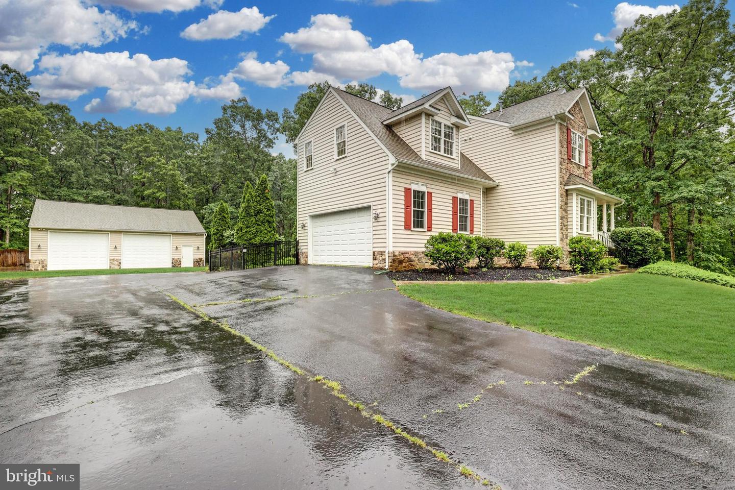 63 TOWN AND COUNTRY DR, FREDERICKSBURG, Virginia 22405, 4 Bedrooms Bedrooms, ,3 BathroomsBathrooms,Residential,For sale,63 TOWN AND COUNTRY DR,VAST2037610 MLS # VAST2037610