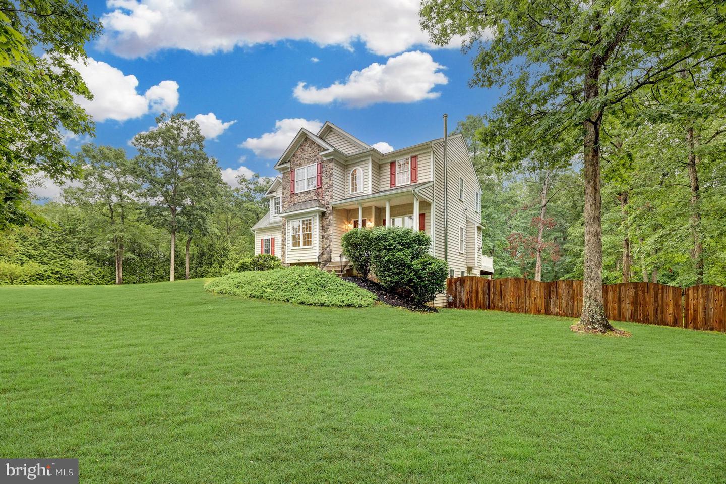 63 TOWN AND COUNTRY DR, FREDERICKSBURG, Virginia 22405, 4 Bedrooms Bedrooms, ,3 BathroomsBathrooms,Residential,For sale,63 TOWN AND COUNTRY DR,VAST2037610 MLS # VAST2037610