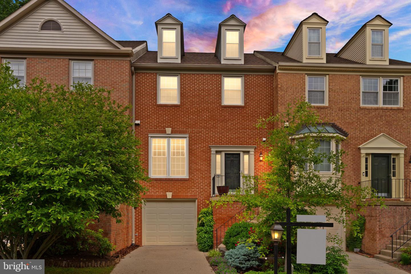 12015 JOHNS PL, FAIRFAX, Virginia 22033, 3 Bedrooms Bedrooms, ,2 BathroomsBathrooms,Residential,For sale,12015 JOHNS PL,VAFX2233590 MLS # VAFX2233590