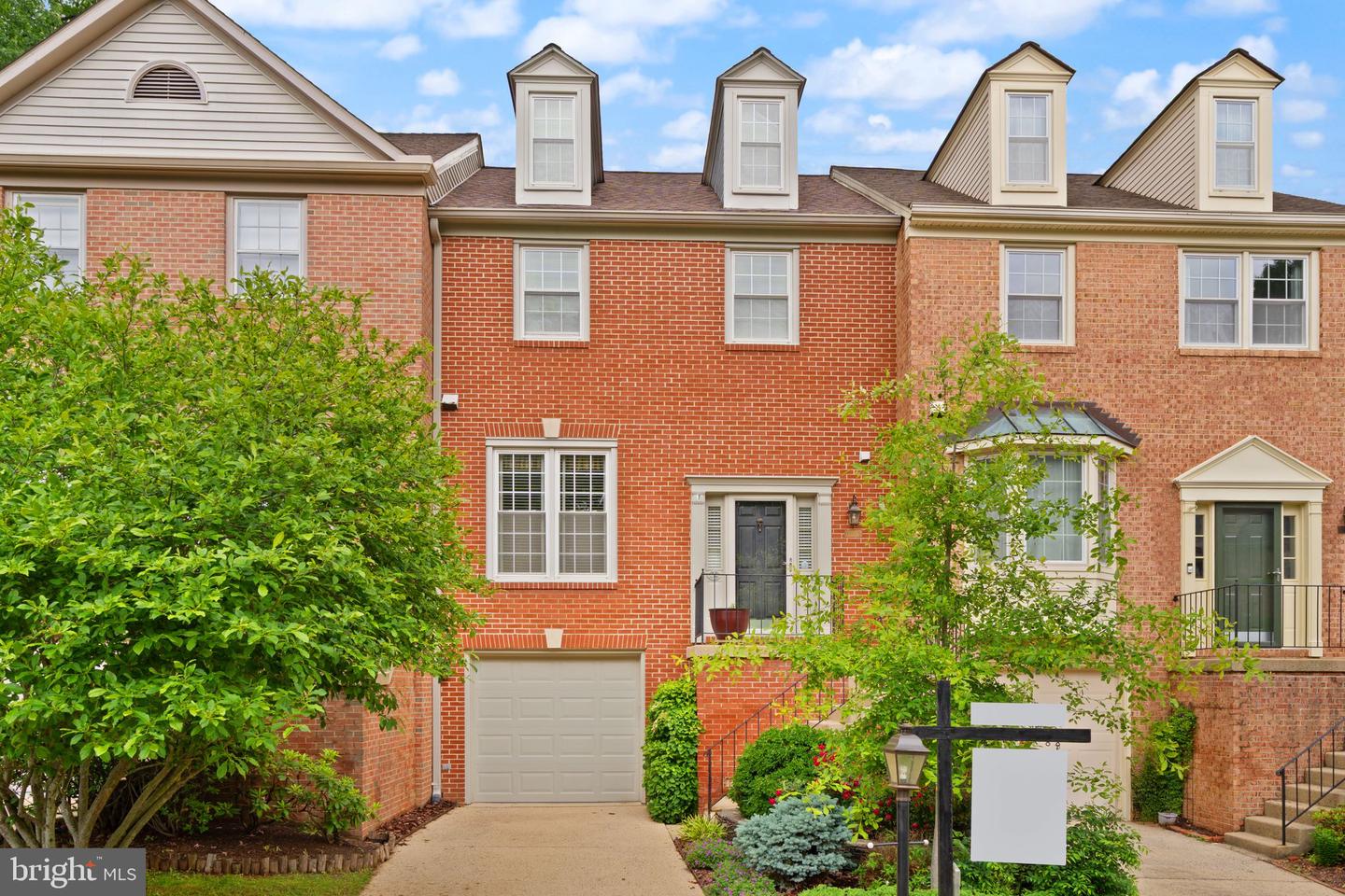 12015 JOHNS PL, FAIRFAX, Virginia 22033, 3 Bedrooms Bedrooms, ,2 BathroomsBathrooms,Residential,For sale,12015 JOHNS PL,VAFX2233590 MLS # VAFX2233590