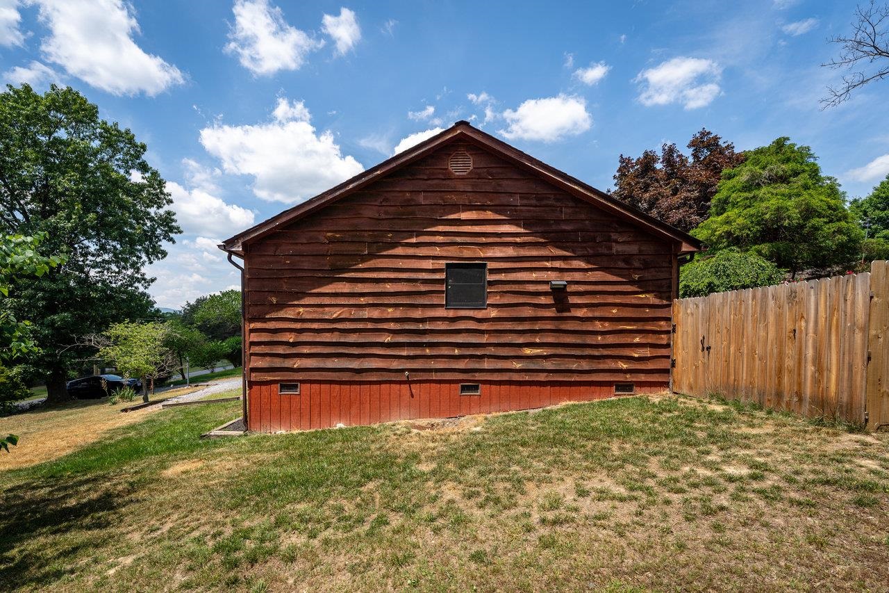 264 CEDAR LN, LURAY, Virginia 22835, 2 Bedrooms Bedrooms, ,1 BathroomBathrooms,Residential,264 CEDAR LN,664724 MLS # 664724