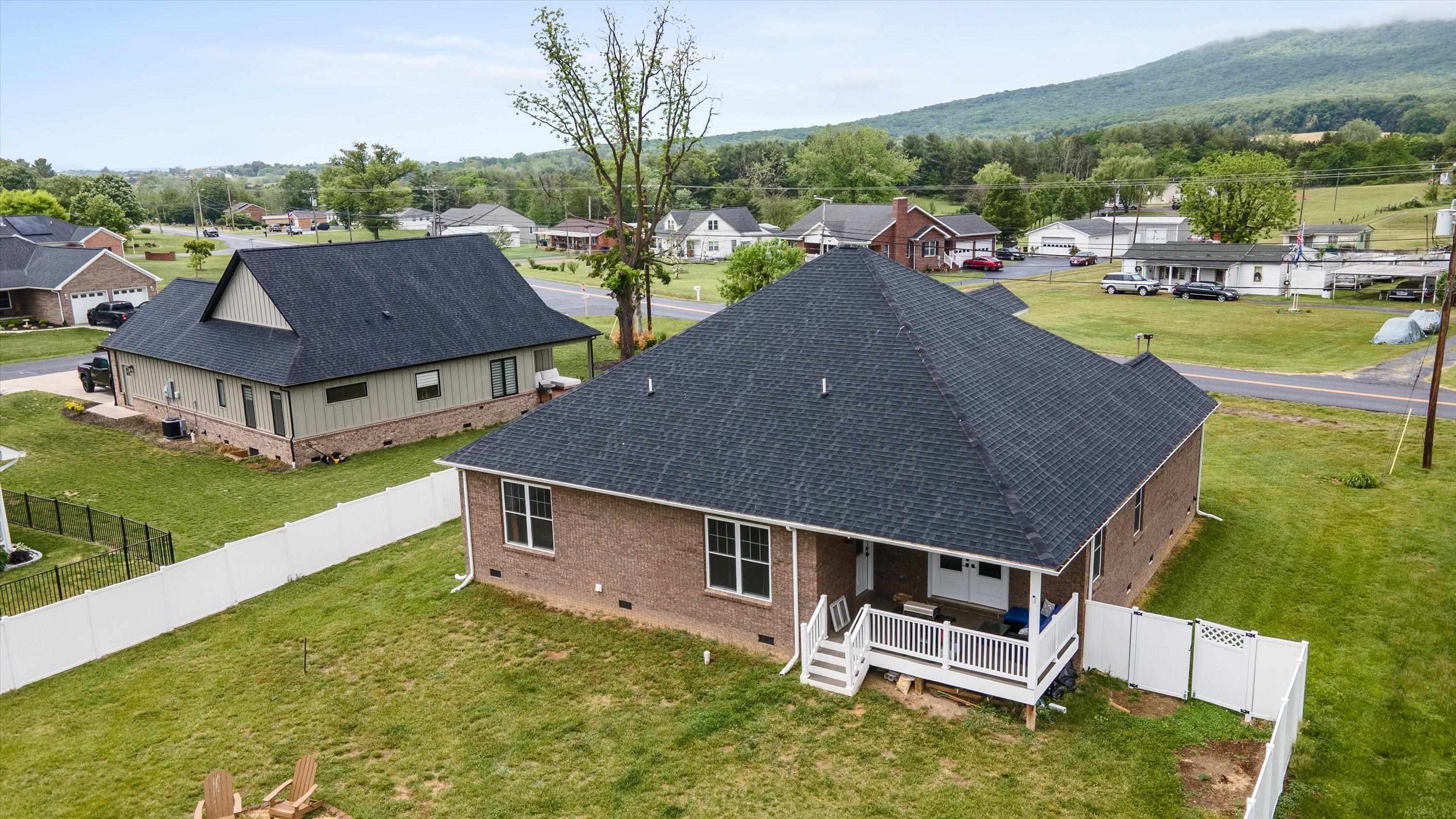 9242 MCGAHEYSVILLE RD, MCGAHEYSVILLE, Virginia 22840, 3 Bedrooms Bedrooms, ,2 BathroomsBathrooms,Residential,9242 MCGAHEYSVILLE RD,664726 MLS # 664726