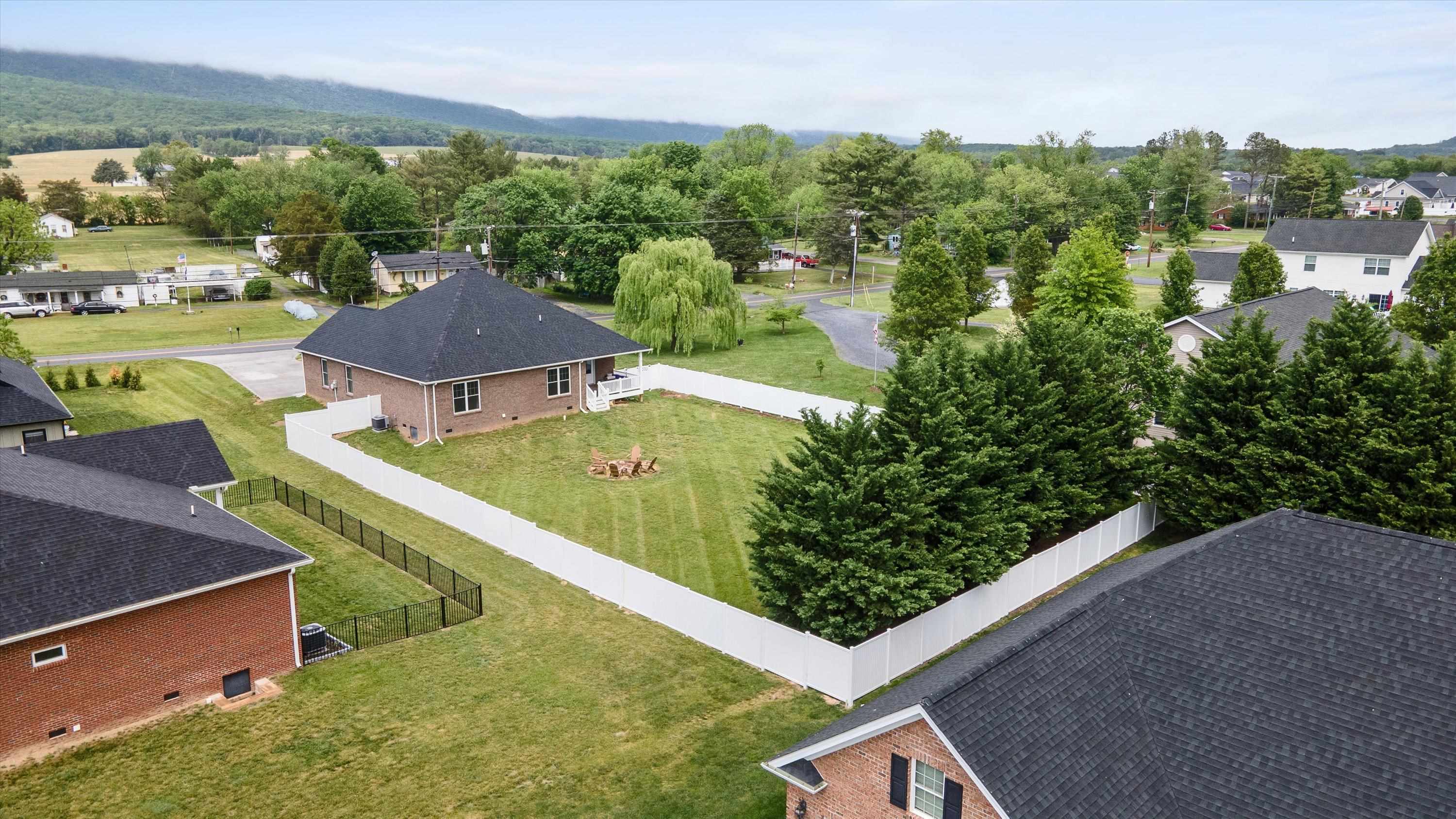 9242 MCGAHEYSVILLE RD, MCGAHEYSVILLE, Virginia 22840, 3 Bedrooms Bedrooms, ,2 BathroomsBathrooms,Residential,9242 MCGAHEYSVILLE RD,664726 MLS # 664726