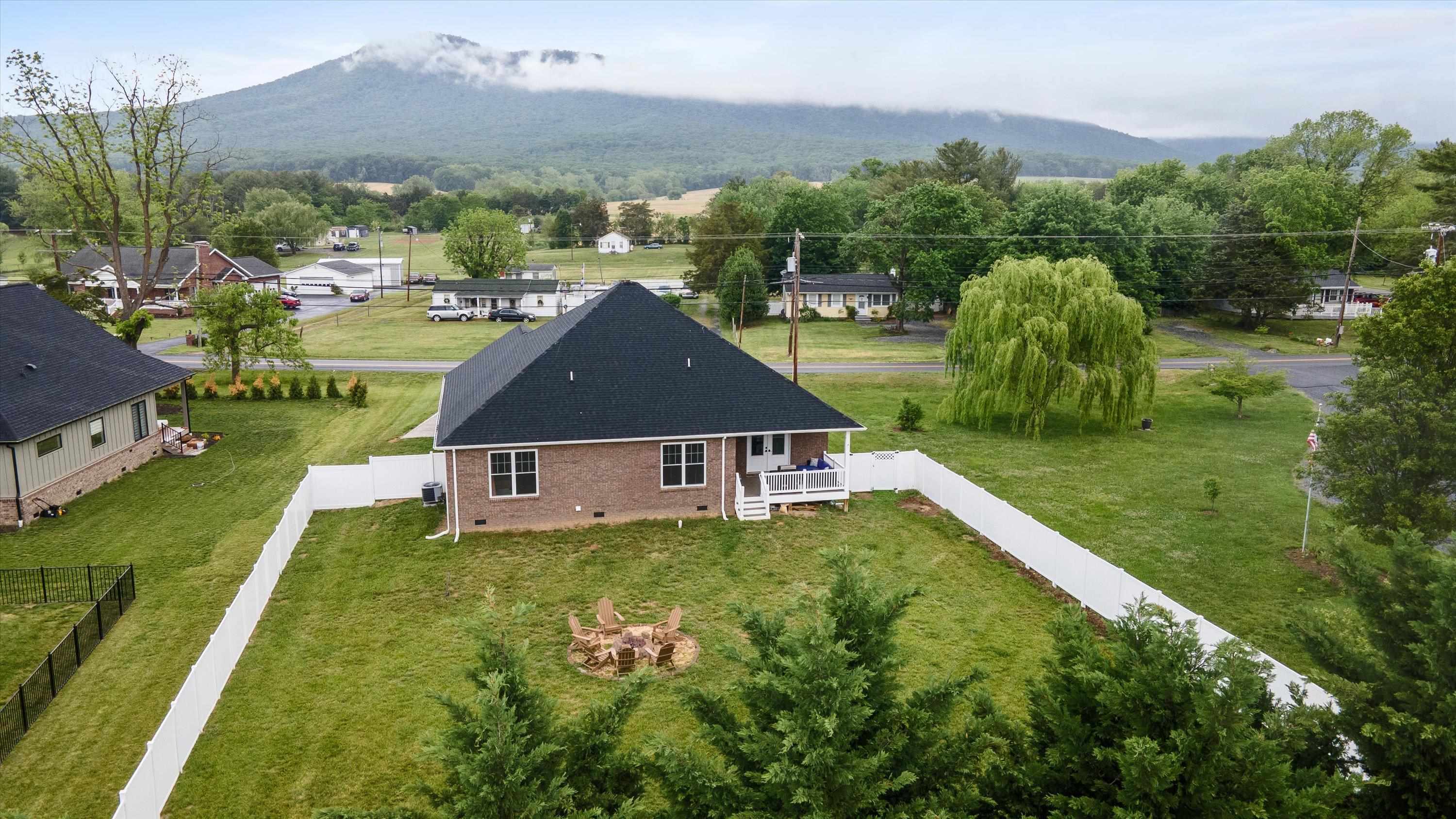 9242 MCGAHEYSVILLE RD, MCGAHEYSVILLE, Virginia 22840, 3 Bedrooms Bedrooms, ,2 BathroomsBathrooms,Residential,9242 MCGAHEYSVILLE RD,664726 MLS # 664726