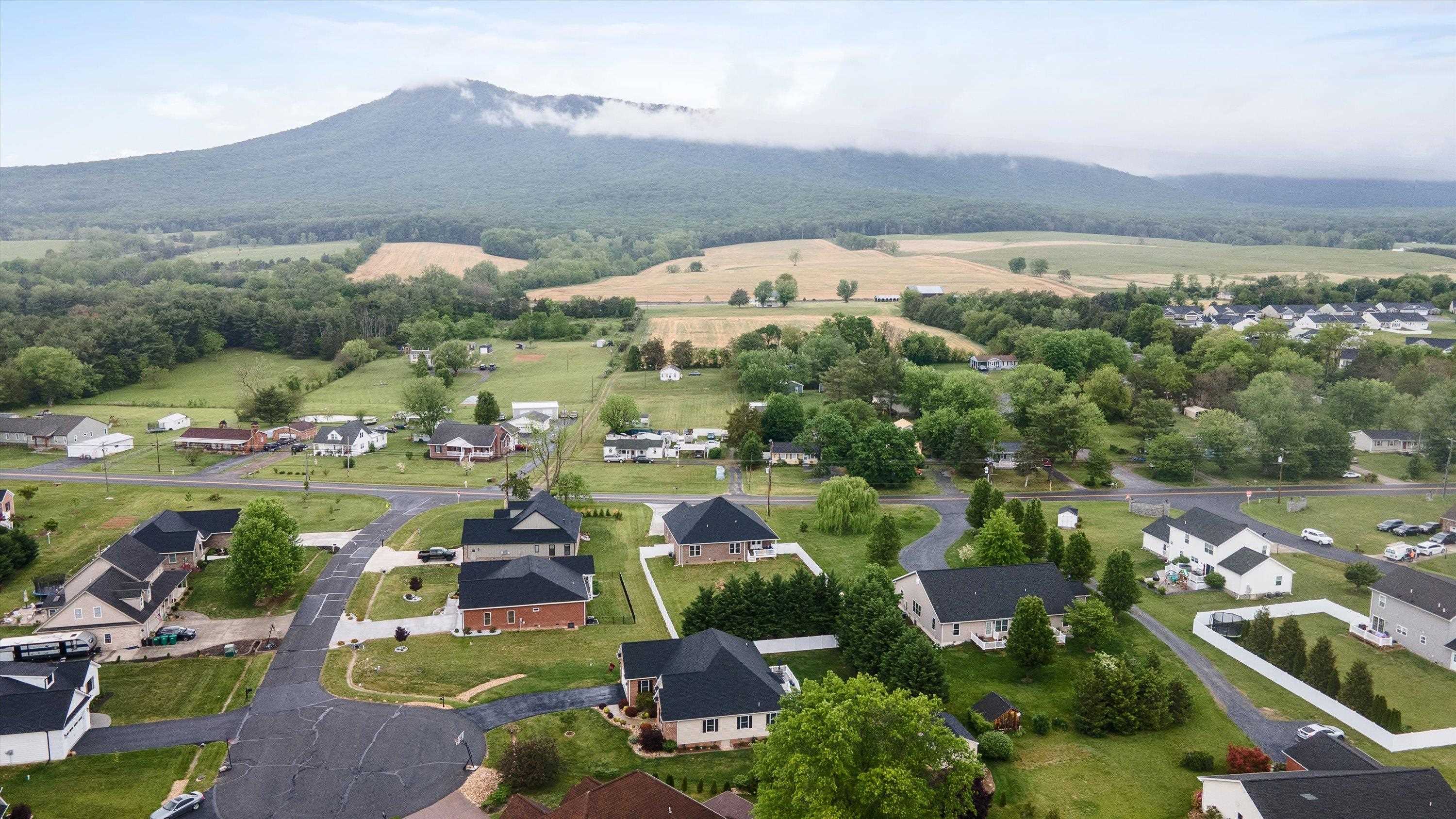 9242 MCGAHEYSVILLE RD, MCGAHEYSVILLE, Virginia 22840, 3 Bedrooms Bedrooms, ,2 BathroomsBathrooms,Residential,9242 MCGAHEYSVILLE RD,664726 MLS # 664726