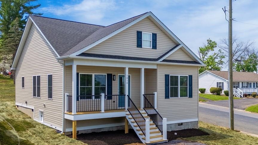 1015 FRYE ST, WAYNESBORO, Virginia 22980, 3 Bedrooms Bedrooms, ,2 BathroomsBathrooms,Residential,1015 FRYE ST,664728 MLS # 664728