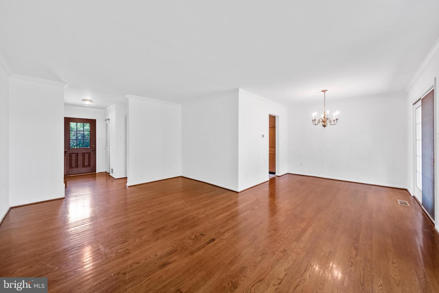 2407 GARNETT CT, VIENNA, Virginia 22180, 5 Bedrooms Bedrooms, ,2 BathroomsBathrooms,Residential,For sale,2407 GARNETT CT,VAFX2234908 MLS # VAFX2234908