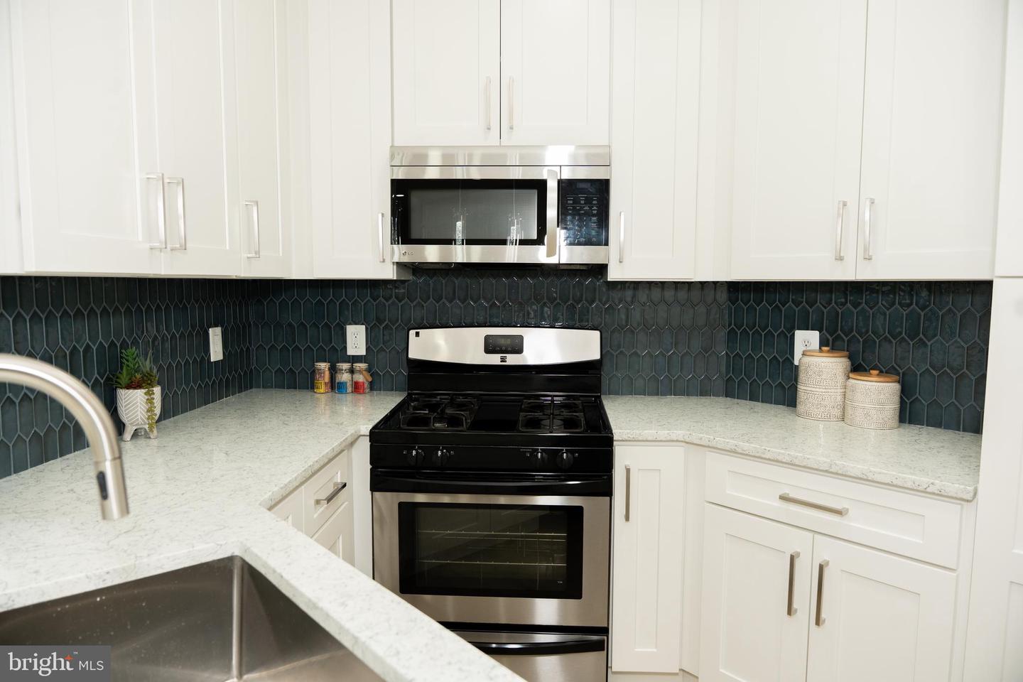 4401 SEDGEHURST DR #204, FAIRFAX, Virginia 22033, 2 Bedrooms Bedrooms, ,2 BathroomsBathrooms,Residential,For sale,4401 SEDGEHURST DR #204,VAFX2235234 MLS # VAFX2235234