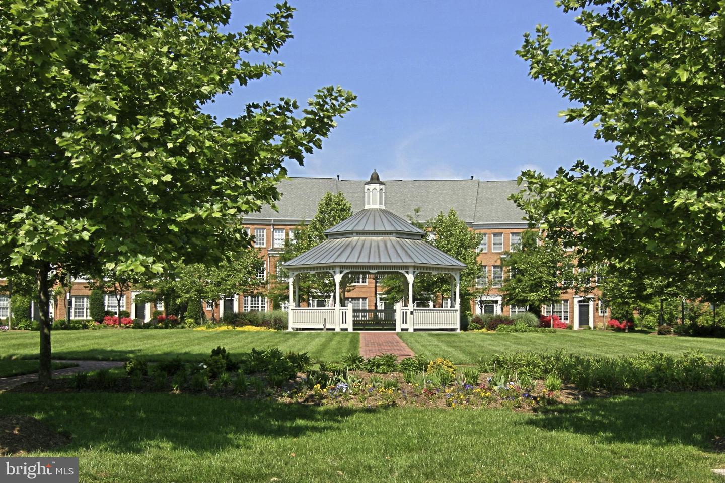 4950 BRENMAN PARK DR #203, ALEXANDRIA, Virginia 22304, 1 Bedroom Bedrooms, ,1 BathroomBathrooms,Residential,For sale,4950 BRENMAN PARK DR #203,VAAX2045030 MLS # VAAX2045030