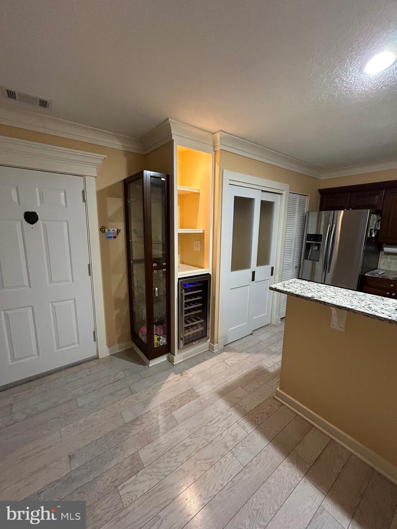 7596 A LAKESIDE VILLAGE DR, FALLS CHURCH, Virginia 22042, 1 Bedroom Bedrooms, ,1 BathroomBathrooms,Residential,For sale,7596 A LAKESIDE VILLAGE DR,VAFX2239020 MLS # VAFX2239020