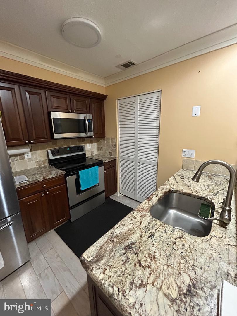 7596 A LAKESIDE VILLAGE DR, FALLS CHURCH, Virginia 22042, 1 Bedroom Bedrooms, ,1 BathroomBathrooms,Residential,For sale,7596 A LAKESIDE VILLAGE DR,VAFX2239020 MLS # VAFX2239020