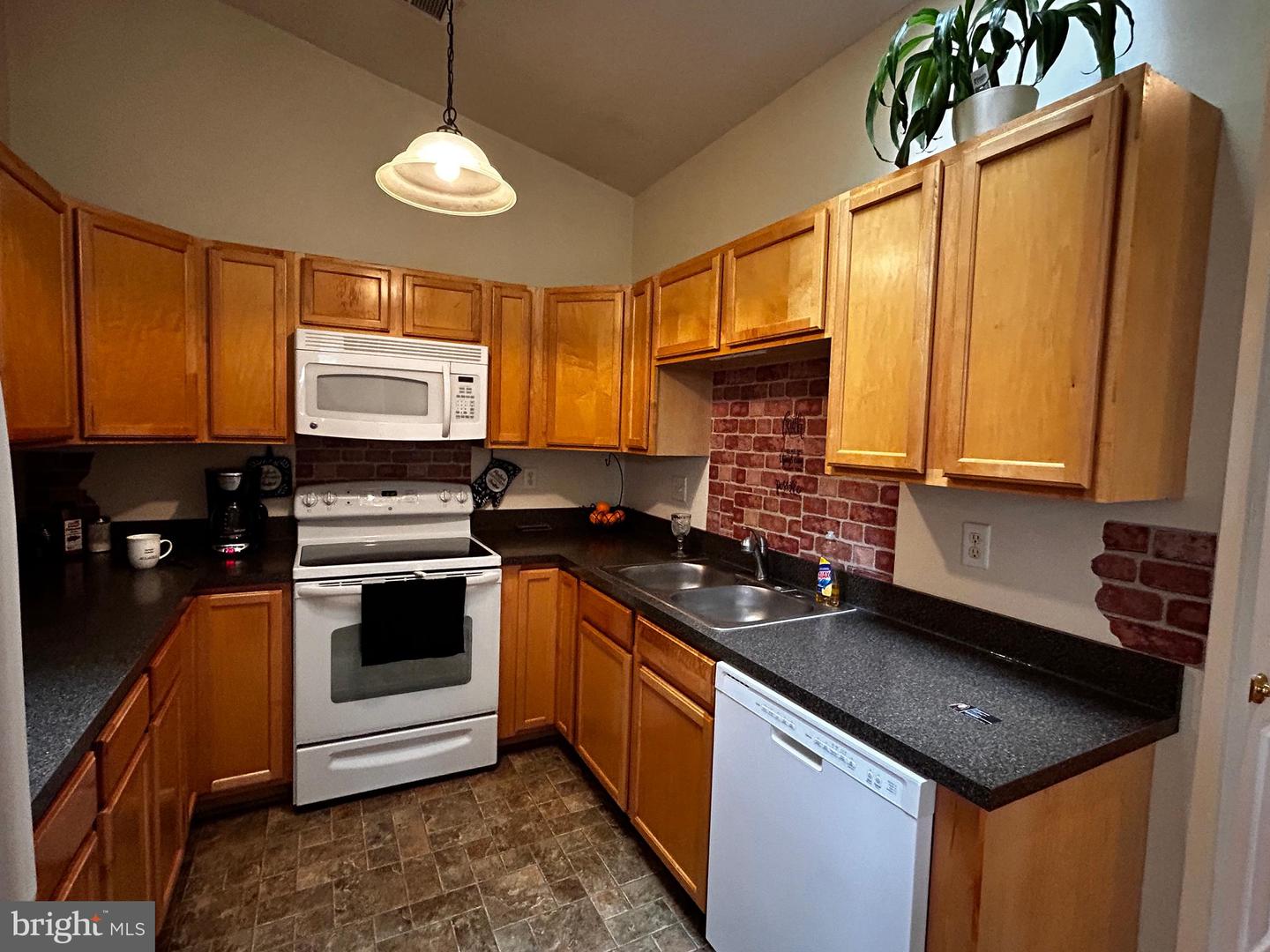 331 LORA DR, WOODSTOCK, Virginia 22664, 2 Bedrooms Bedrooms, ,2 BathroomsBathrooms,Residential,For sale,331 LORA DR,VASH2011410 MLS # VASH2011410