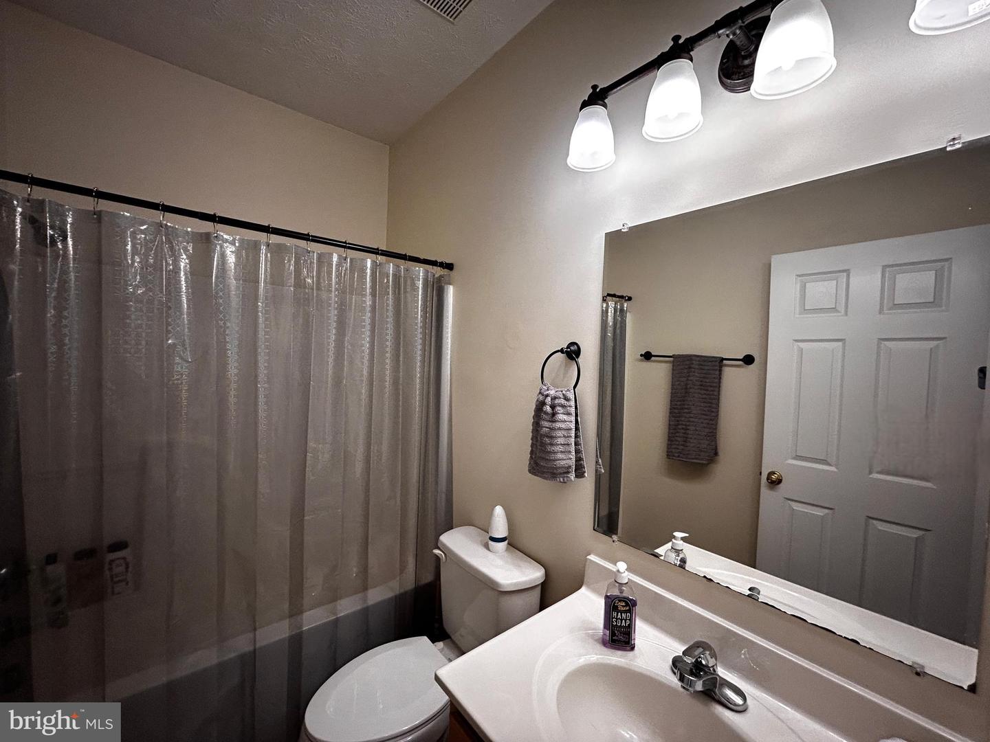 331 LORA DR, WOODSTOCK, Virginia 22664, 2 Bedrooms Bedrooms, ,2 BathroomsBathrooms,Residential,For sale,331 LORA DR,VASH2011410 MLS # VASH2011410