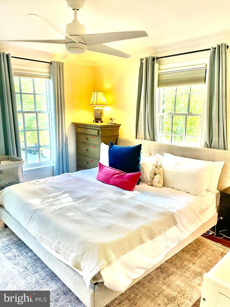 2538 QUEEN ANNES LN NW, WASHINGTON, District Of Columbia 20037, 3 Bedrooms Bedrooms, ,2 BathroomsBathrooms,Residential,For sale,2538 QUEEN ANNES LN NW,DCDC2199902 MLS # DCDC2199902