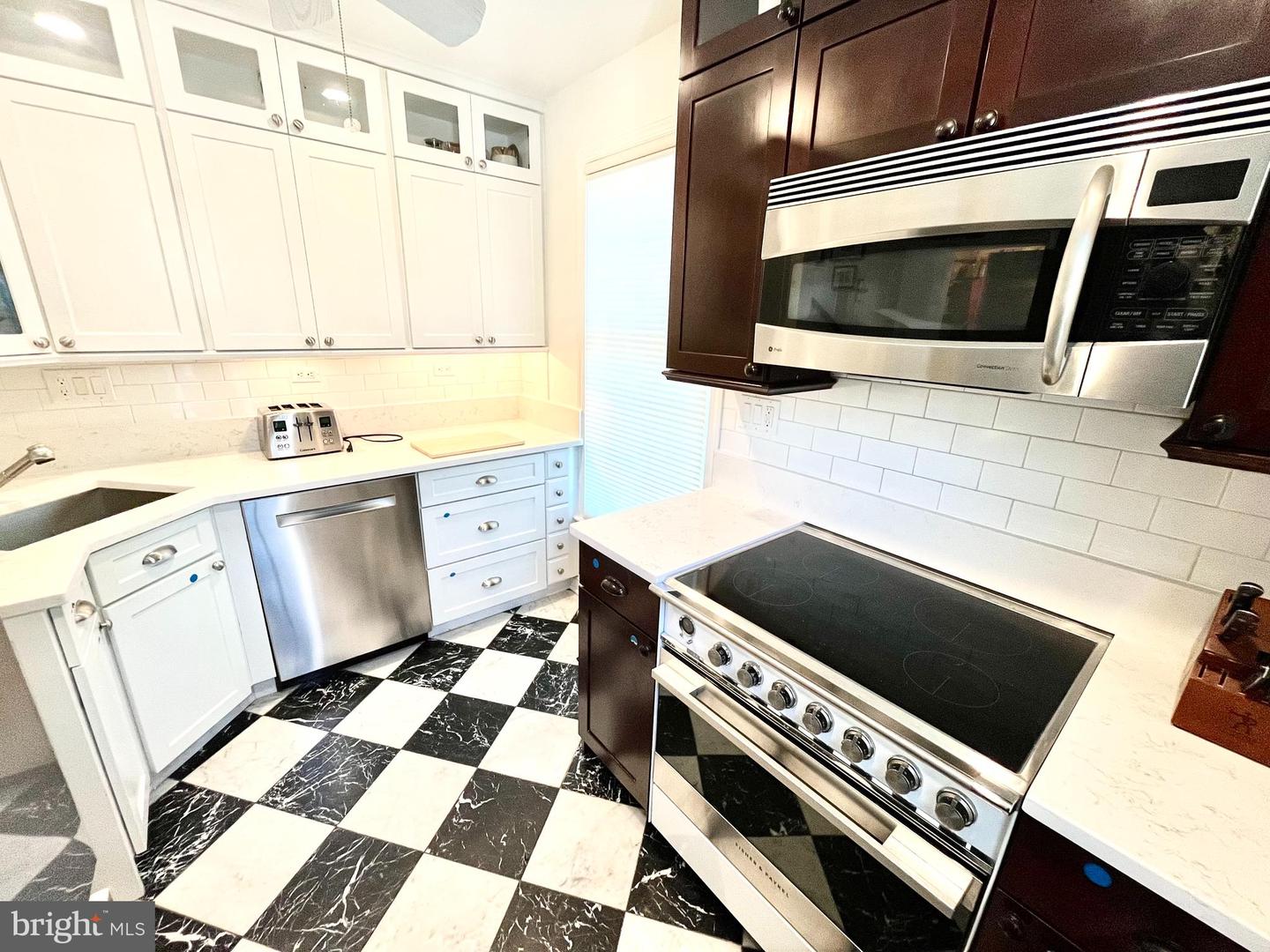 2538 QUEEN ANNES LN NW, WASHINGTON, District Of Columbia 20037, 3 Bedrooms Bedrooms, ,2 BathroomsBathrooms,Residential,For sale,2538 QUEEN ANNES LN NW,DCDC2199902 MLS # DCDC2199902