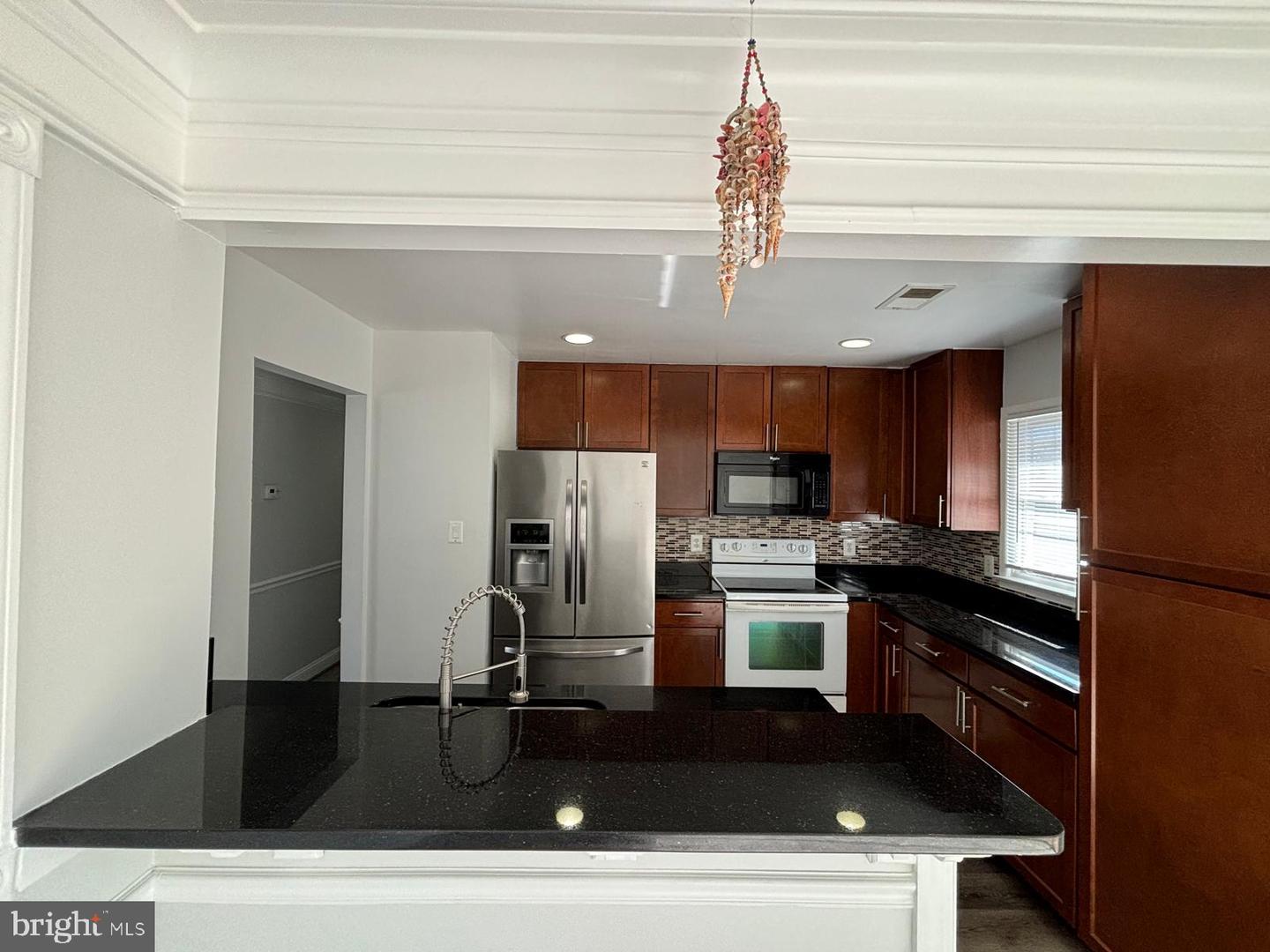 1811 HALIFAX RD, WOODBRIDGE, Virginia 22191, 6 Bedrooms Bedrooms, ,3 BathroomsBathrooms,Residential,For sale,1811 HALIFAX RD,VAPW2094364 MLS # VAPW2094364