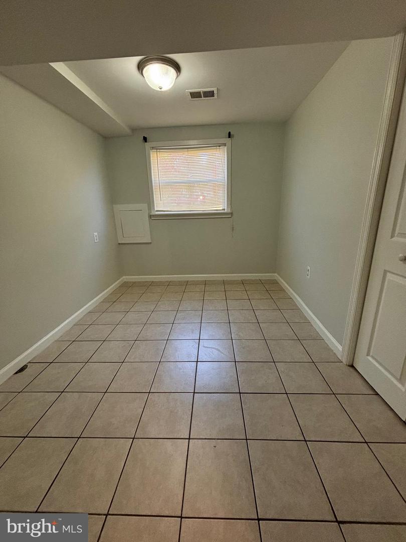 1811 HALIFAX RD, WOODBRIDGE, Virginia 22191, 6 Bedrooms Bedrooms, ,3 BathroomsBathrooms,Residential,For sale,1811 HALIFAX RD,VAPW2094364 MLS # VAPW2094364