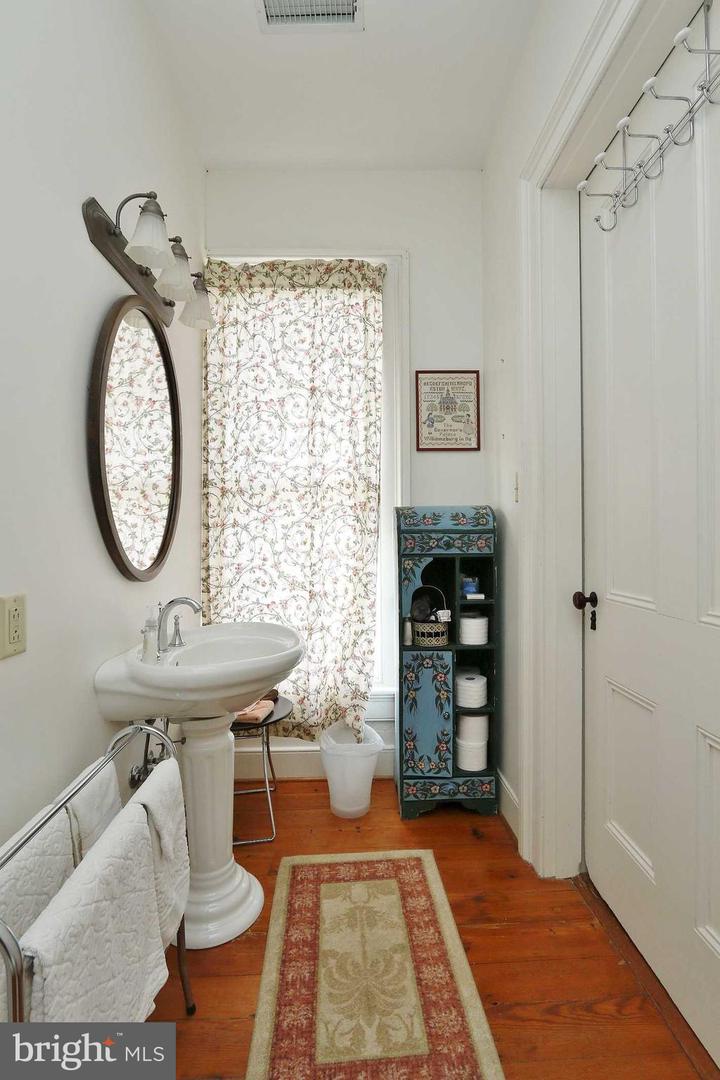 11441 GRUB HILL CHURCH RD, AMELIA COURT HOUSE, Virginia 23002, 8 Bedrooms Bedrooms, ,7 BathroomsBathrooms,Residential,For sale,11441 GRUB HILL CHURCH RD,VAAM2000032 MLS # VAAM2000032