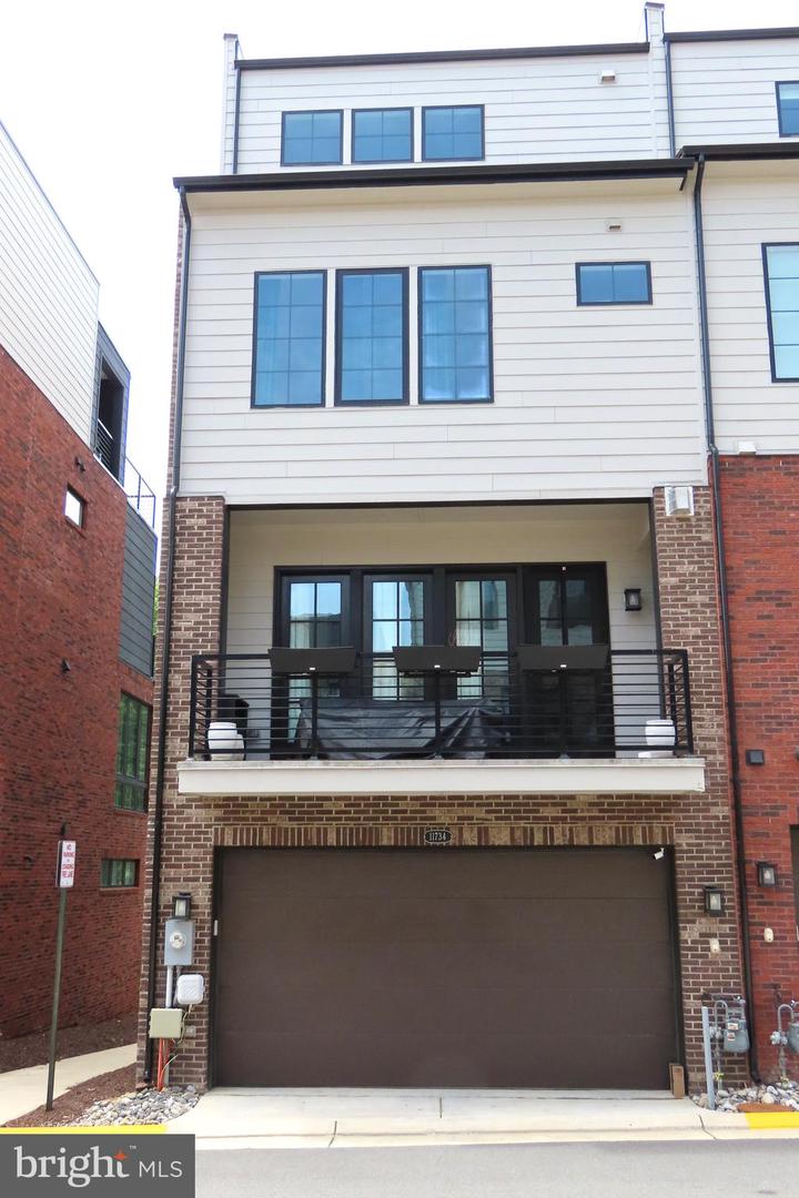 11734 SUNRISE VALLEY DR, RESTON, Virginia 20191, 3 Bedrooms Bedrooms, ,3 BathroomsBathrooms,Residential,For sale,11734 SUNRISE VALLEY DR,VAFX2240584 MLS # VAFX2240584