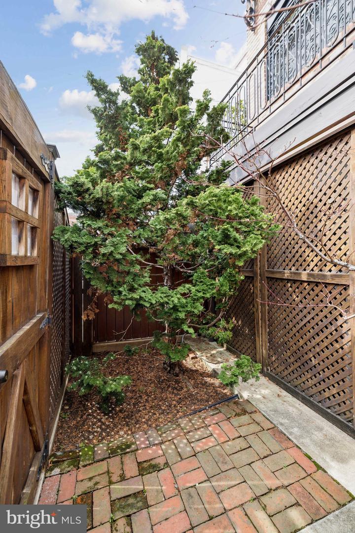 2012 R ST NW, WASHINGTON, District Of Columbia 20009, 6 Bedrooms Bedrooms, ,3 BathroomsBathrooms,Residential,For sale,2012 R ST NW,DCDC2200502 MLS # DCDC2200502
