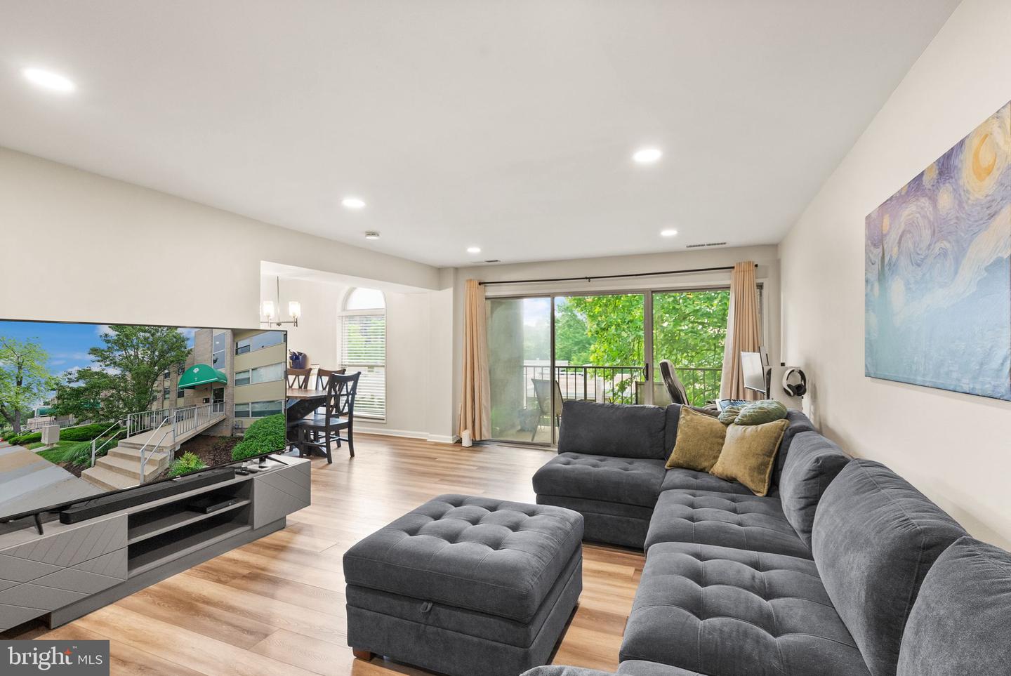 7 CANTERBURY SQ #401, ALEXANDRIA, Virginia 22304, 2 Bedrooms Bedrooms, ,1 BathroomBathrooms,Residential,For sale,7 CANTERBURY SQ #401,VAAX2045330 MLS # VAAX2045330