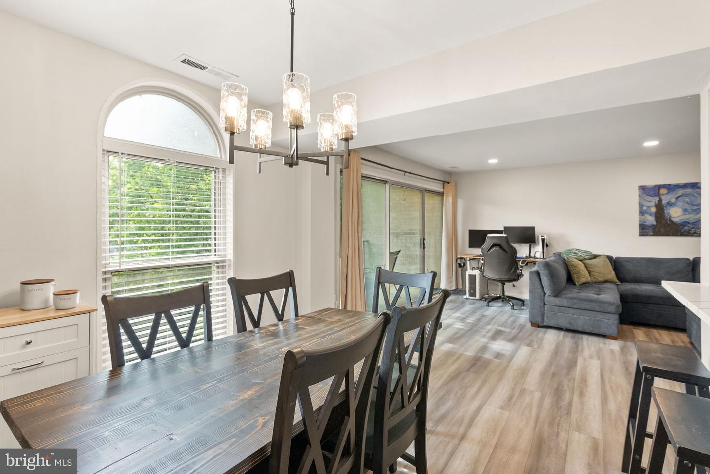 7 CANTERBURY SQ #401, ALEXANDRIA, Virginia 22304, 2 Bedrooms Bedrooms, ,1 BathroomBathrooms,Residential,For sale,7 CANTERBURY SQ #401,VAAX2045330 MLS # VAAX2045330