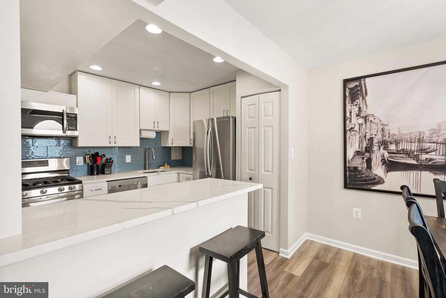 7 CANTERBURY SQ #401, ALEXANDRIA, Virginia 22304, 2 Bedrooms Bedrooms, ,1 BathroomBathrooms,Residential,For sale,7 CANTERBURY SQ #401,VAAX2045330 MLS # VAAX2045330