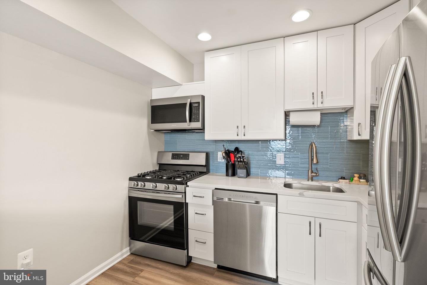 7 CANTERBURY SQ #401, ALEXANDRIA, Virginia 22304, 2 Bedrooms Bedrooms, ,1 BathroomBathrooms,Residential,For sale,7 CANTERBURY SQ #401,VAAX2045330 MLS # VAAX2045330