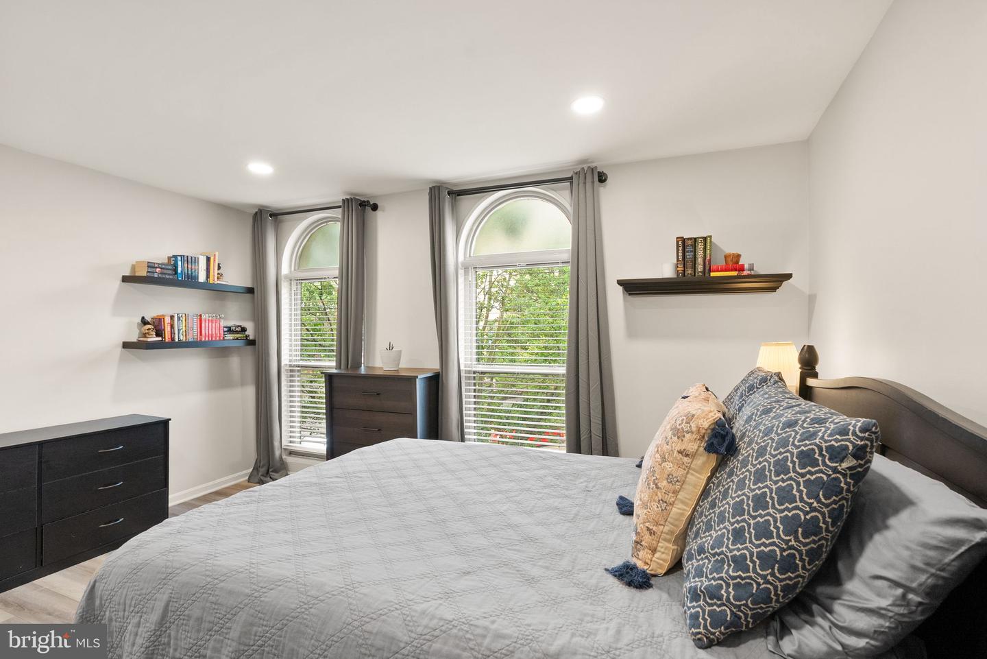 7 CANTERBURY SQ #401, ALEXANDRIA, Virginia 22304, 2 Bedrooms Bedrooms, ,1 BathroomBathrooms,Residential,For sale,7 CANTERBURY SQ #401,VAAX2045330 MLS # VAAX2045330
