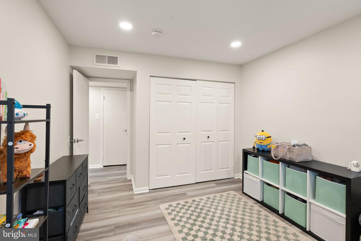 7 CANTERBURY SQ #401, ALEXANDRIA, Virginia 22304, 2 Bedrooms Bedrooms, ,1 BathroomBathrooms,Residential,For sale,7 CANTERBURY SQ #401,VAAX2045330 MLS # VAAX2045330
