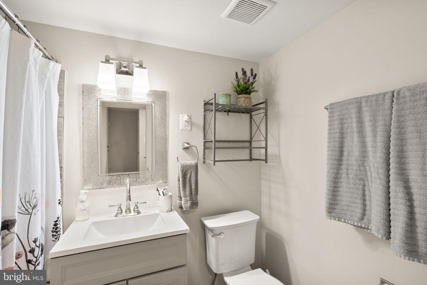 7 CANTERBURY SQ #401, ALEXANDRIA, Virginia 22304, 2 Bedrooms Bedrooms, ,1 BathroomBathrooms,Residential,For sale,7 CANTERBURY SQ #401,VAAX2045330 MLS # VAAX2045330