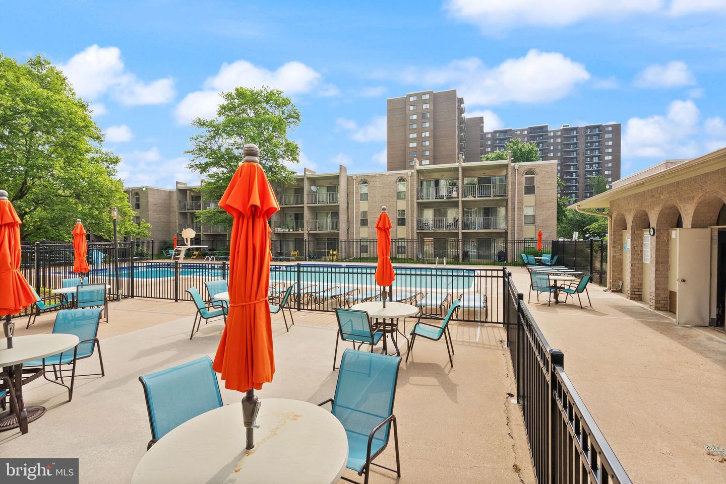 7 CANTERBURY SQ #401, ALEXANDRIA, Virginia 22304, 2 Bedrooms Bedrooms, ,1 BathroomBathrooms,Residential,For sale,7 CANTERBURY SQ #401,VAAX2045330 MLS # VAAX2045330