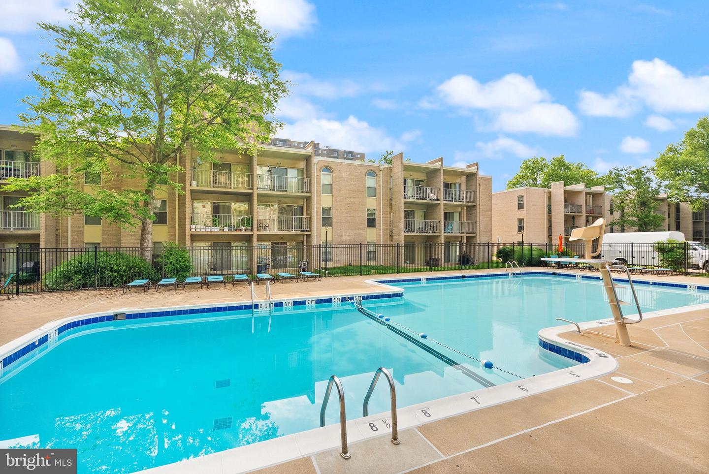7 CANTERBURY SQ #401, ALEXANDRIA, Virginia 22304, 2 Bedrooms Bedrooms, ,1 BathroomBathrooms,Residential,For sale,7 CANTERBURY SQ #401,VAAX2045330 MLS # VAAX2045330