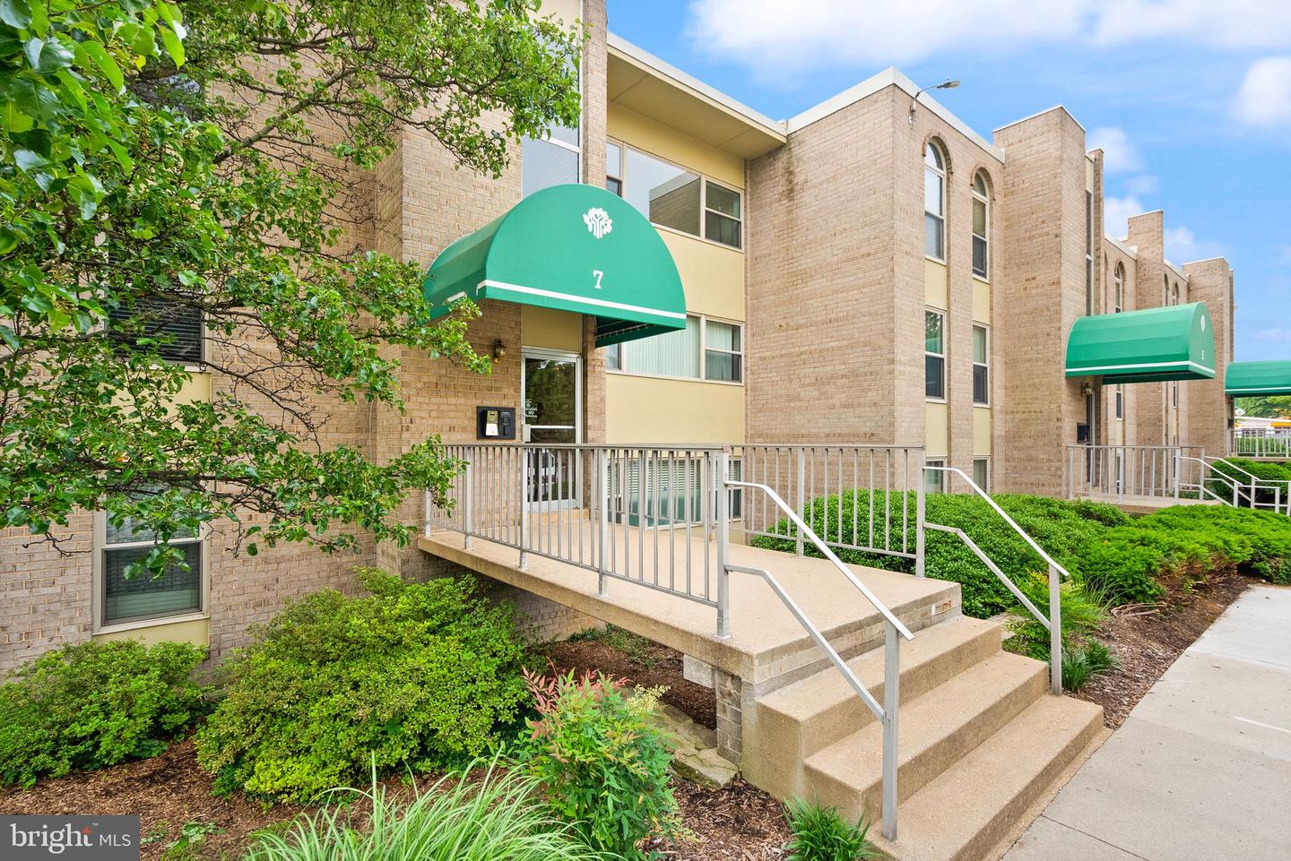 7 CANTERBURY SQ #401, ALEXANDRIA, Virginia 22304, 2 Bedrooms Bedrooms, ,1 BathroomBathrooms,Residential,For sale,7 CANTERBURY SQ #401,VAAX2045330 MLS # VAAX2045330