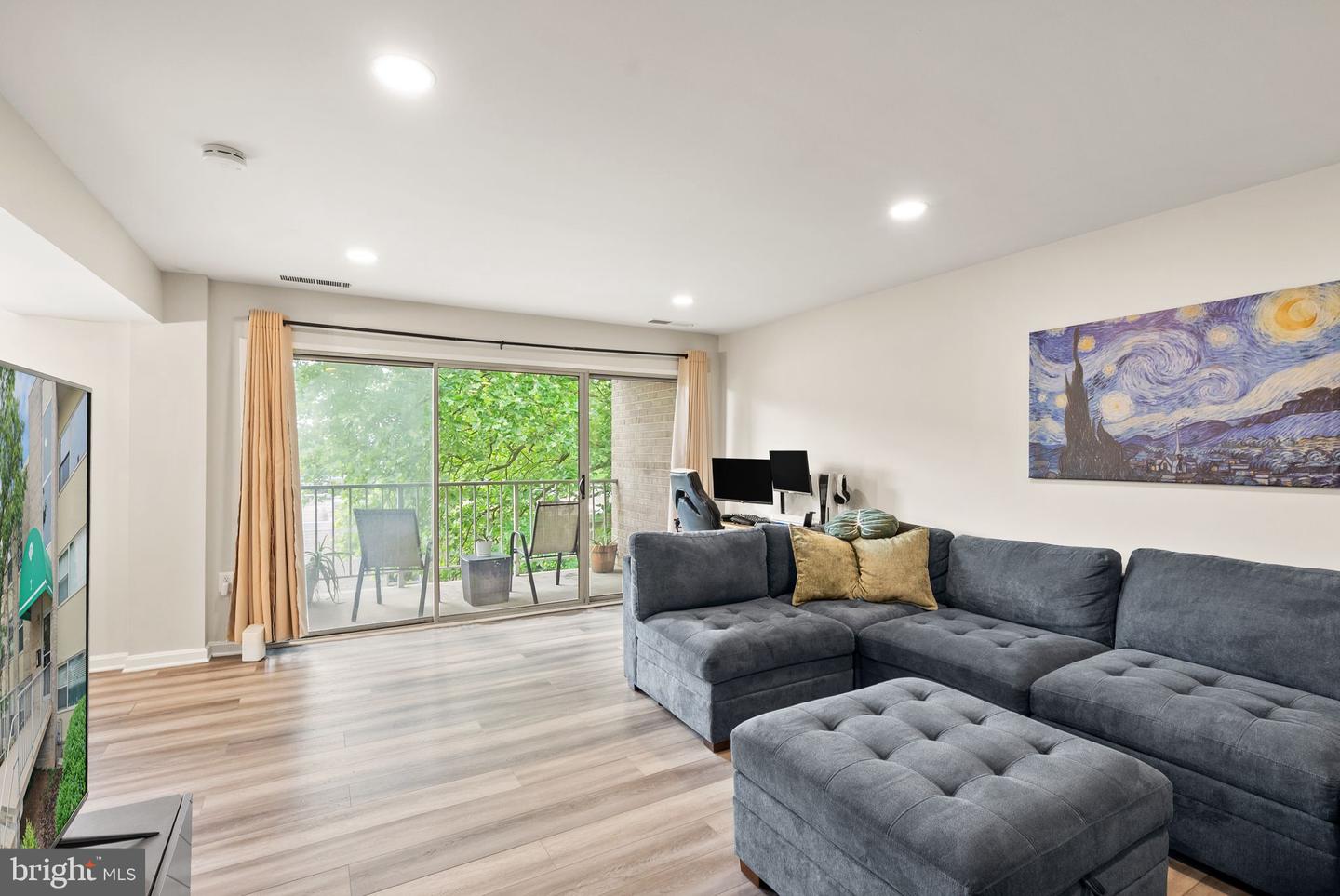 7 CANTERBURY SQ #401, ALEXANDRIA, Virginia 22304, 2 Bedrooms Bedrooms, ,1 BathroomBathrooms,Residential,For sale,7 CANTERBURY SQ #401,VAAX2045330 MLS # VAAX2045330