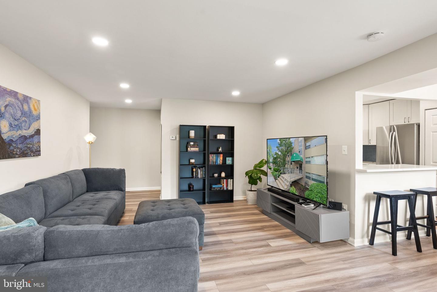 7 CANTERBURY SQ #401, ALEXANDRIA, Virginia 22304, 2 Bedrooms Bedrooms, ,1 BathroomBathrooms,Residential,For sale,7 CANTERBURY SQ #401,VAAX2045330 MLS # VAAX2045330