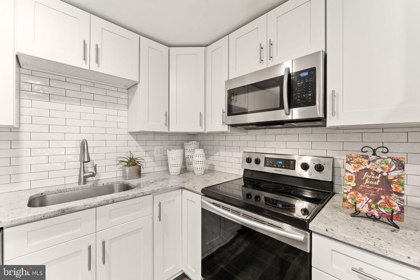 5527 INVERNESS WOODS CT, FAIRFAX, Virginia 22032, 3 Bedrooms Bedrooms, ,3 BathroomsBathrooms,Residential,For sale,5527 INVERNESS WOODS CT,VAFX2241084 MLS # VAFX2241084