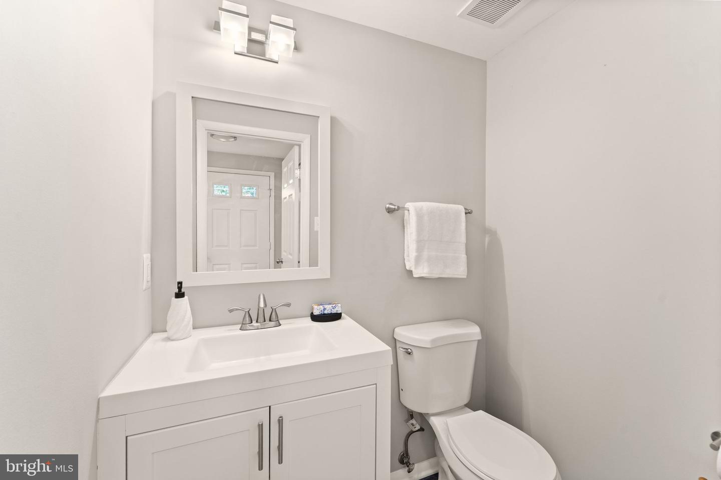 5527 INVERNESS WOODS CT, FAIRFAX, Virginia 22032, 3 Bedrooms Bedrooms, ,3 BathroomsBathrooms,Residential,For sale,5527 INVERNESS WOODS CT,VAFX2241084 MLS # VAFX2241084