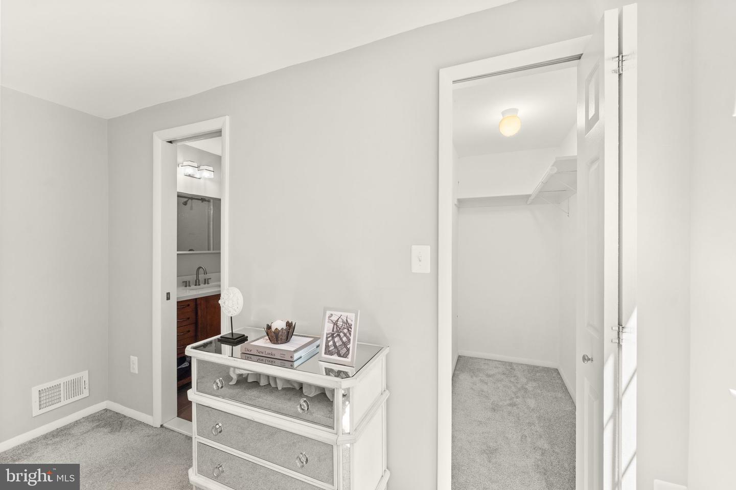 5527 INVERNESS WOODS CT, FAIRFAX, Virginia 22032, 3 Bedrooms Bedrooms, ,3 BathroomsBathrooms,Residential,For sale,5527 INVERNESS WOODS CT,VAFX2241084 MLS # VAFX2241084