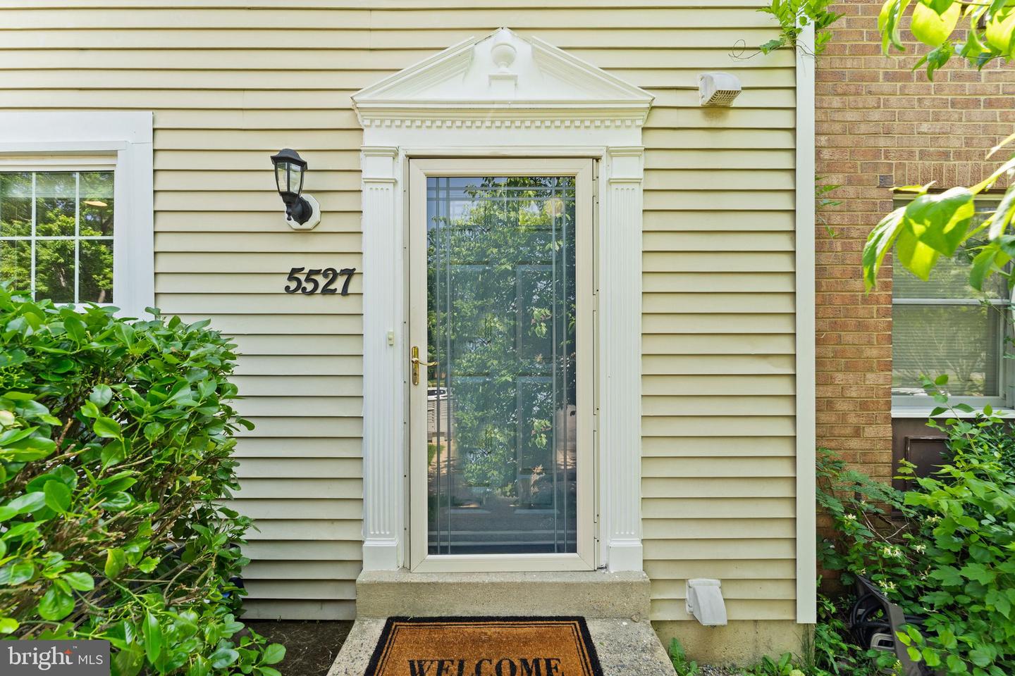 5527 INVERNESS WOODS CT, FAIRFAX, Virginia 22032, 3 Bedrooms Bedrooms, ,3 BathroomsBathrooms,Residential,For sale,5527 INVERNESS WOODS CT,VAFX2241084 MLS # VAFX2241084